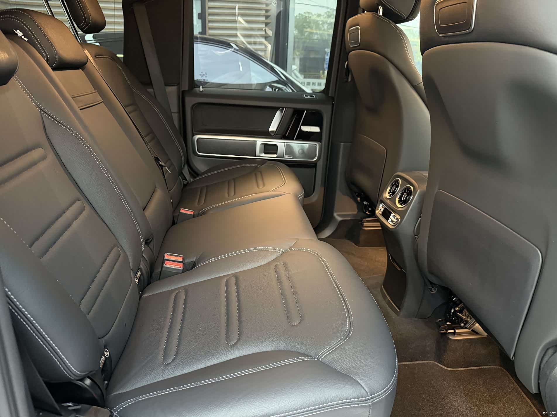 Mercedes-Benz G-Class, 2024 7