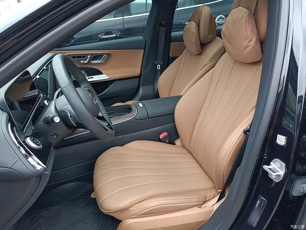 Mercedes-Benz E-Class, 2024 11