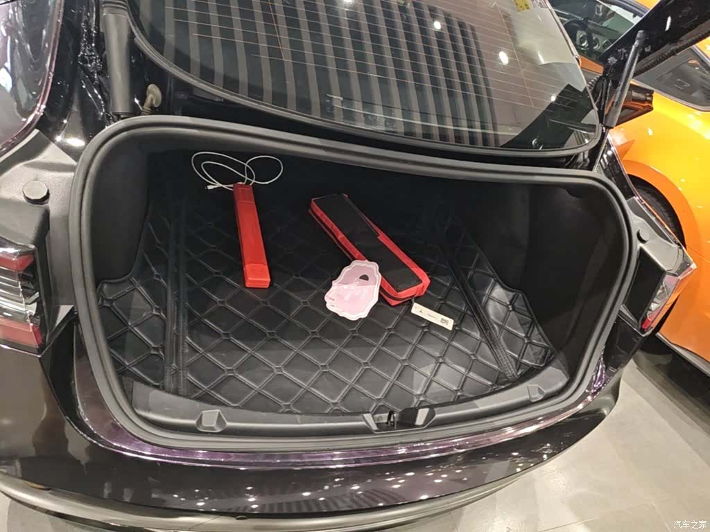 Tesla Model 3, 2023 19