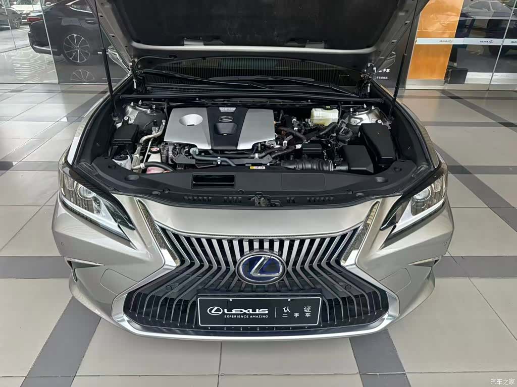 Lexus ES, 2021 3