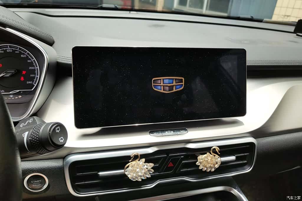 Geely Coolray, 2019 13