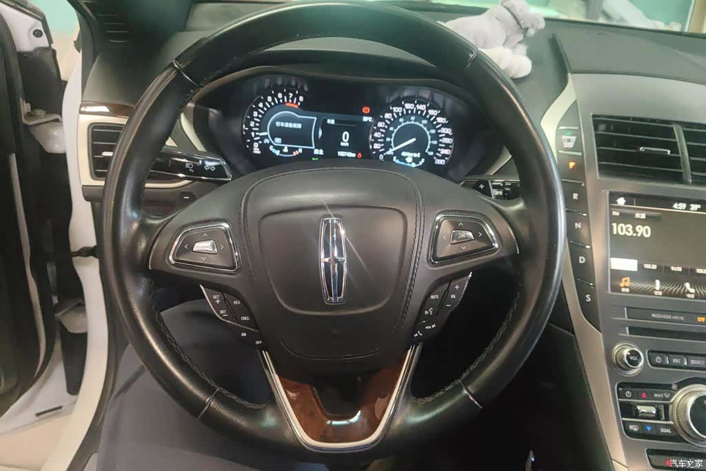Lincoln MKZ, 2018 15