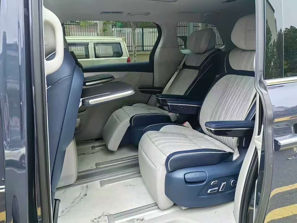 Roewe iMAX8