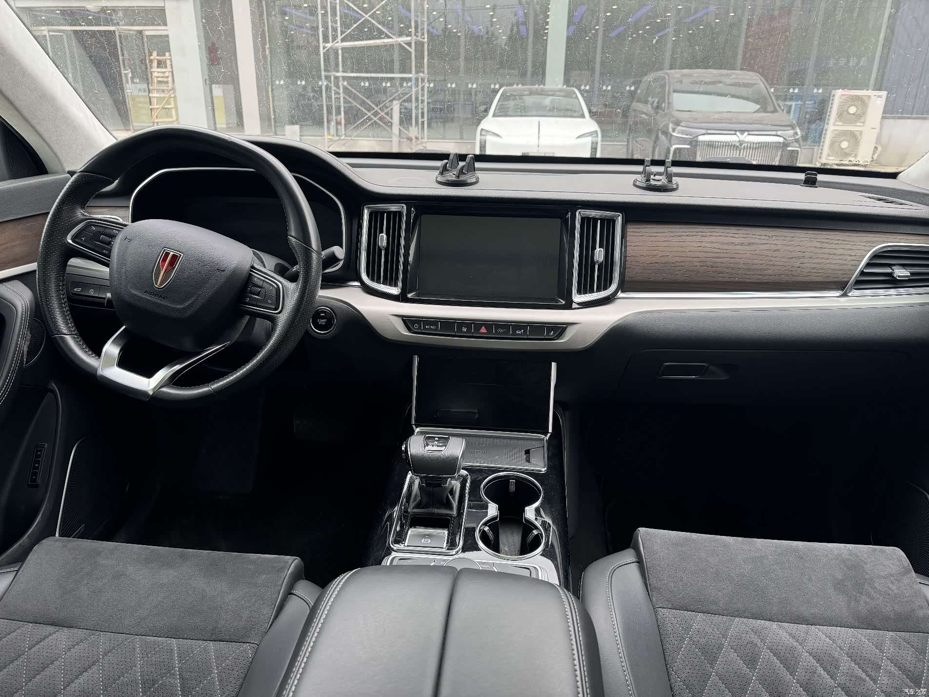 Hongqi HS7, 2023 11