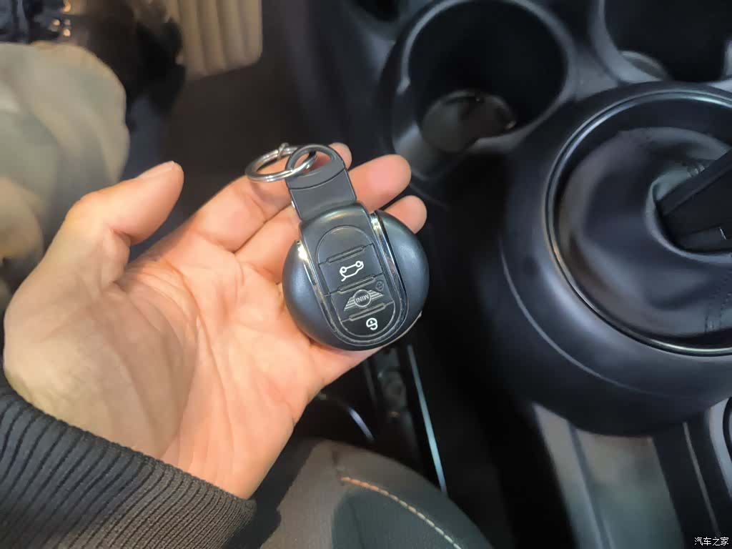 Mini ONE, 2019 17