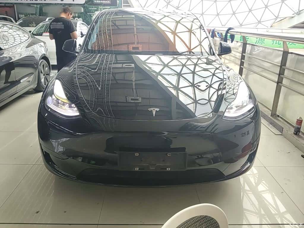 Tesla Model Y, 2022 3