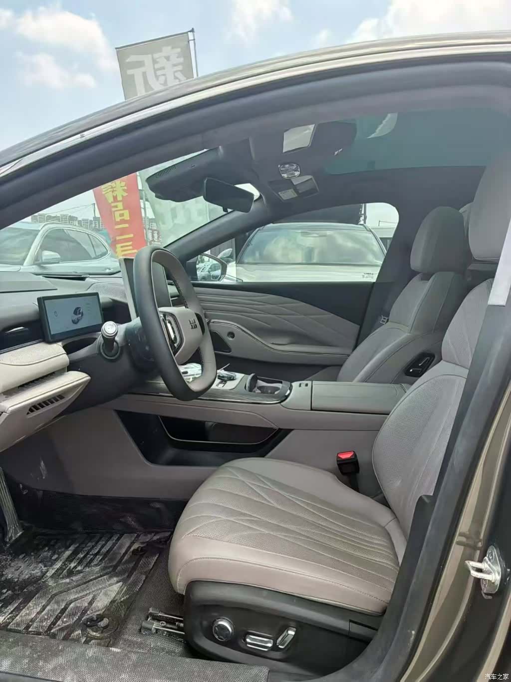 Geely 8, 2025 все фото