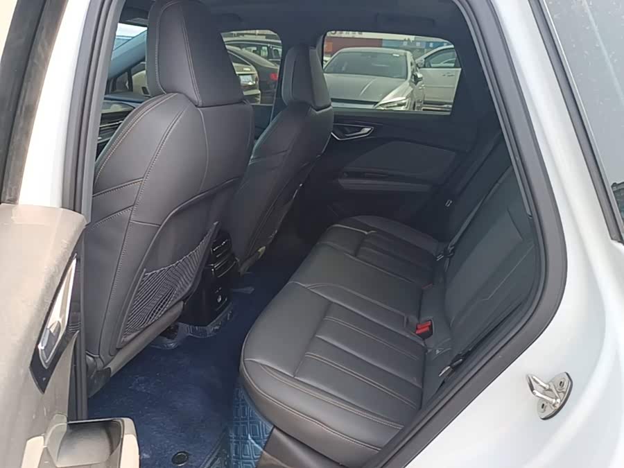 Audi Q4 e-tron 2024, фото 17