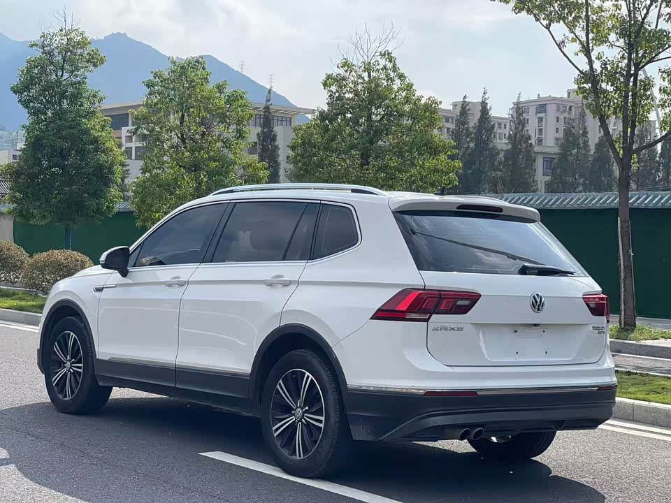 Volkswagen Tiguan L