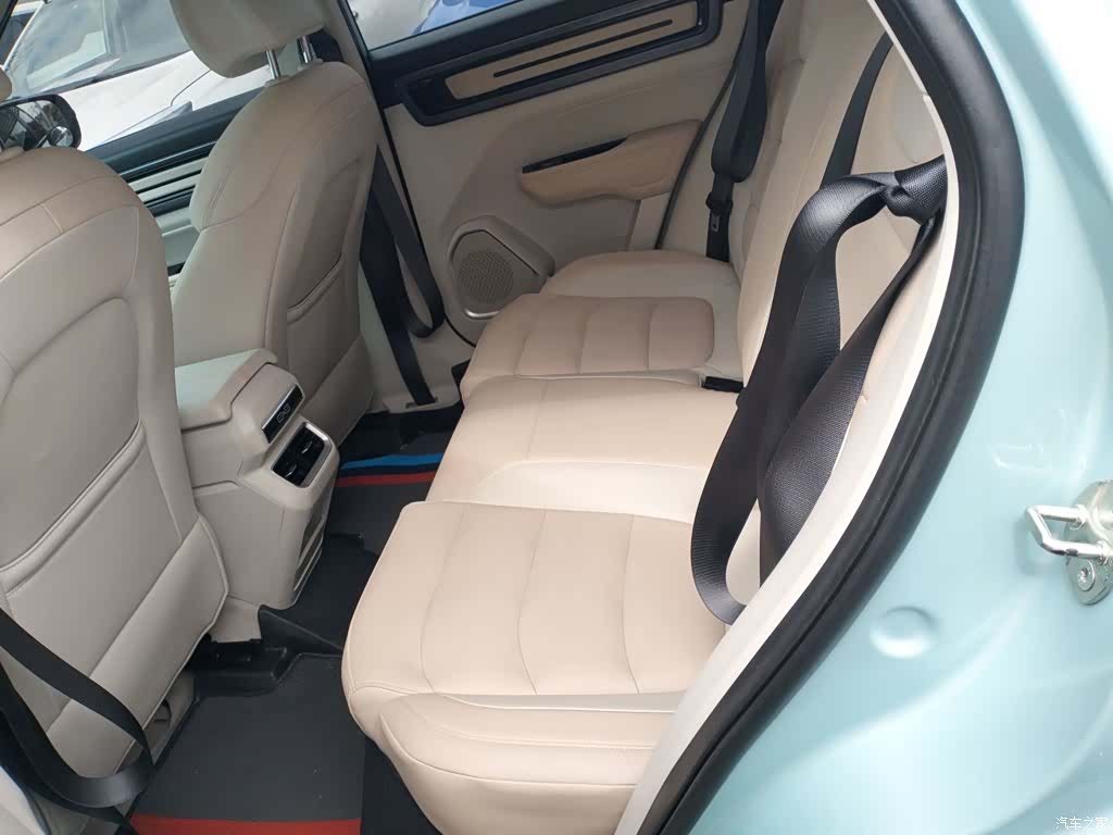 Geely Icon, 2023 13