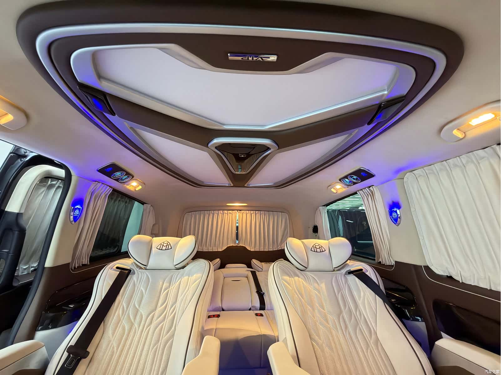 Mercedes-Benz 7, 2023 14