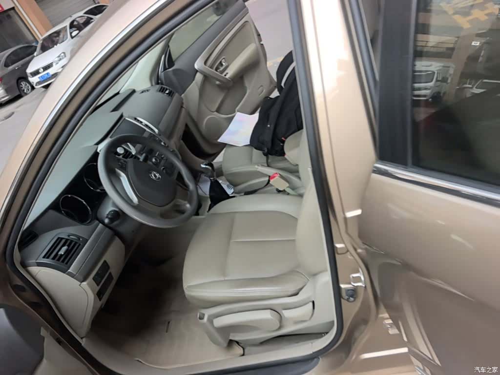 DongFeng A60, 2015 15
