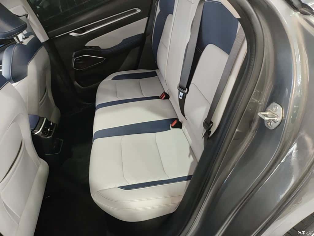 Geely Emgrand, 2021 17