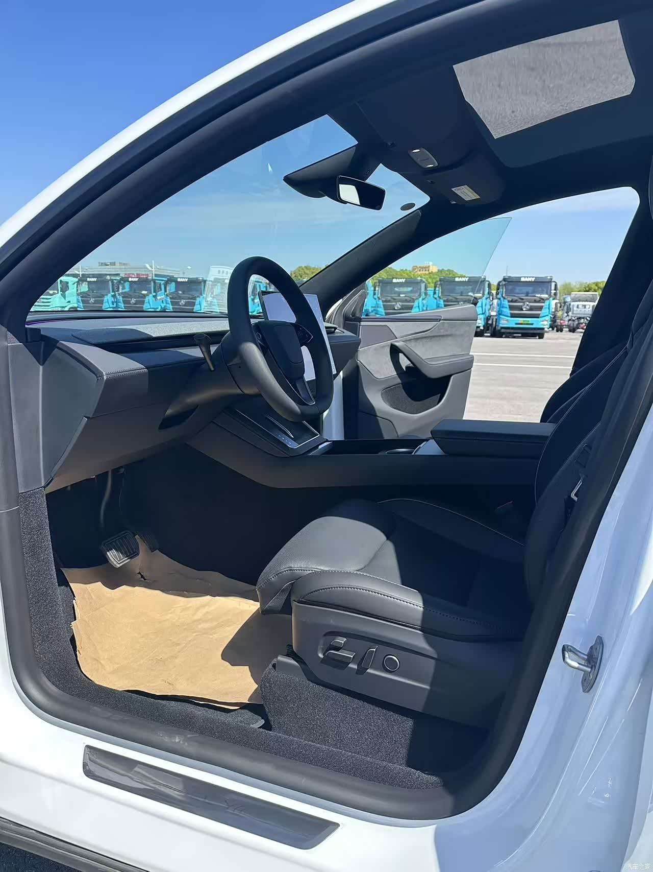 Tesla Model Y, 2026 7