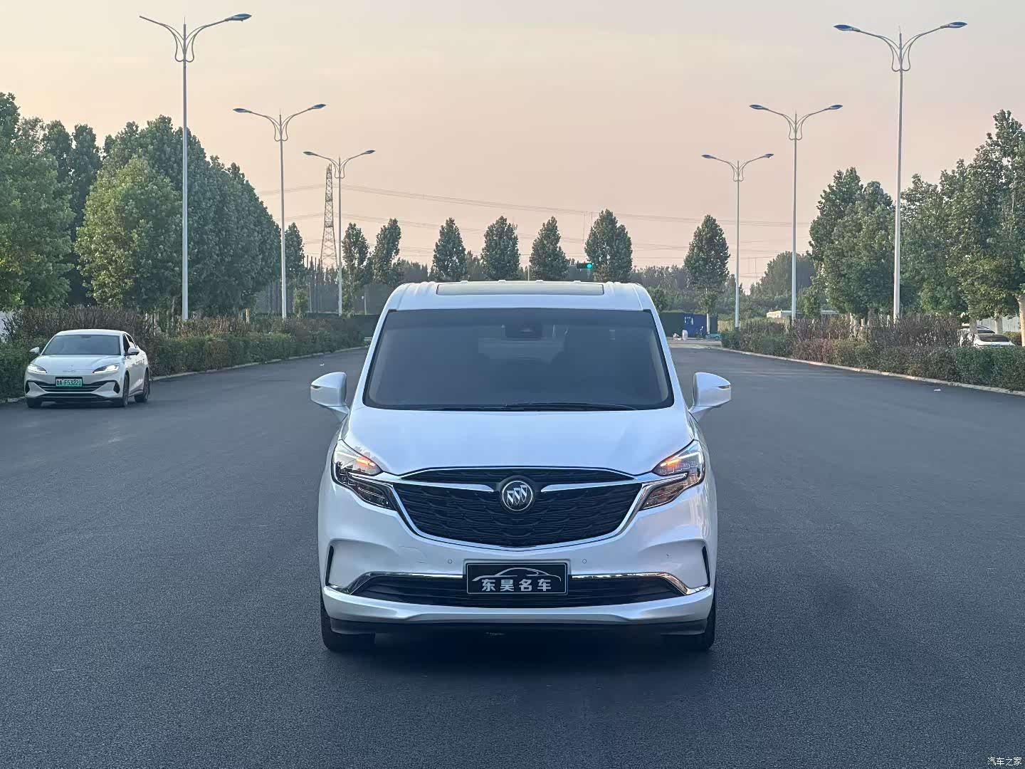 Buick GL8, 2020 3