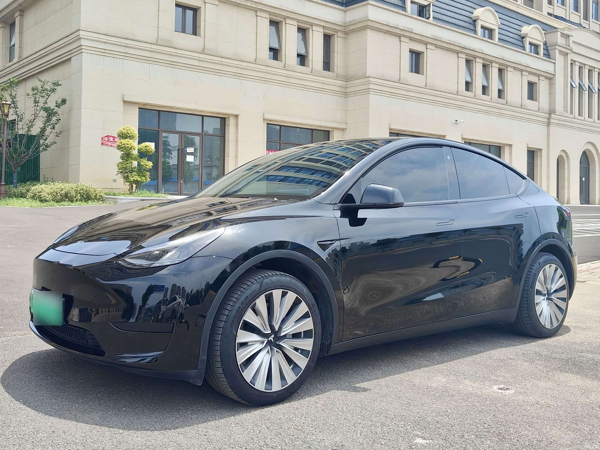 Tesla Model Y, 2023 1