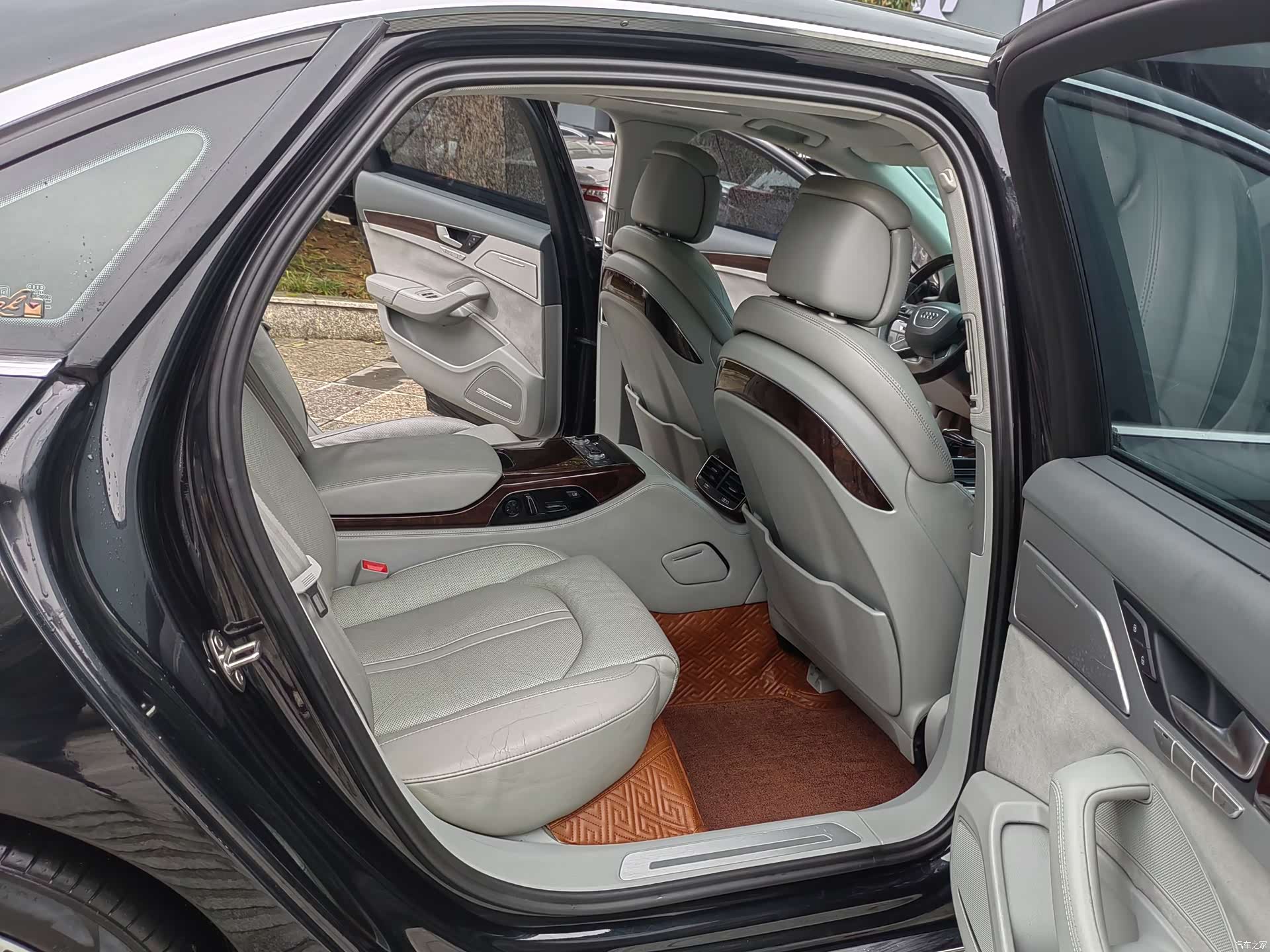 Audi A8L, 2011 14