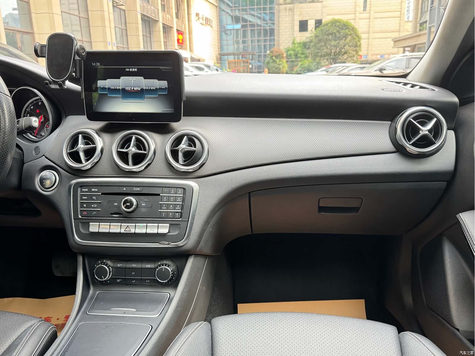 Mercedes-Benz GLA, 2018 8