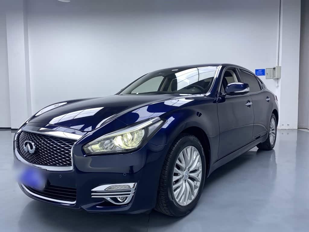 Infiniti Q70