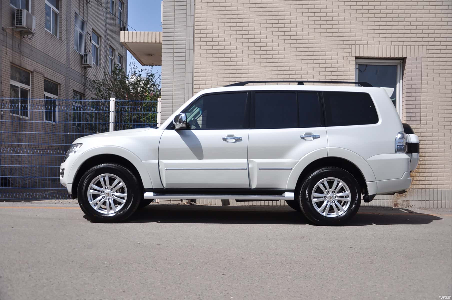Mitsubishi Pajero, 2020 3