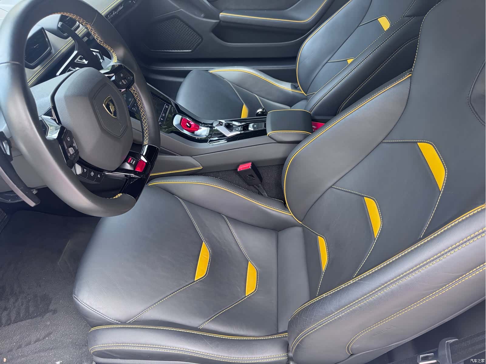 Lamborghini Huracán, 2021 все фото