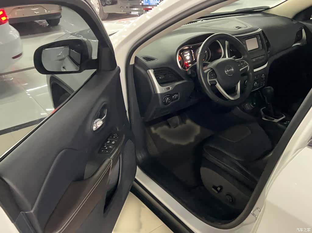 Jeep Cherokee, 2016 18