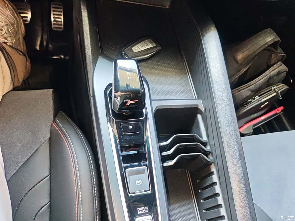 Geely Binray, 2022 14