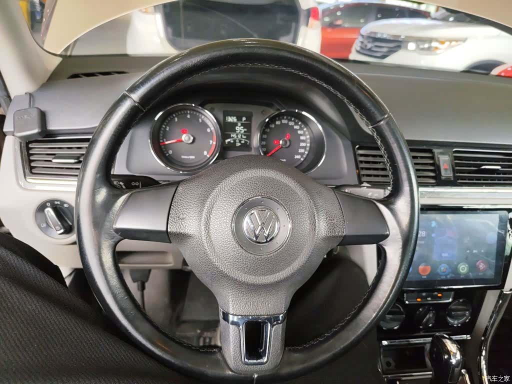 Volkswagen Bora, 2015 11