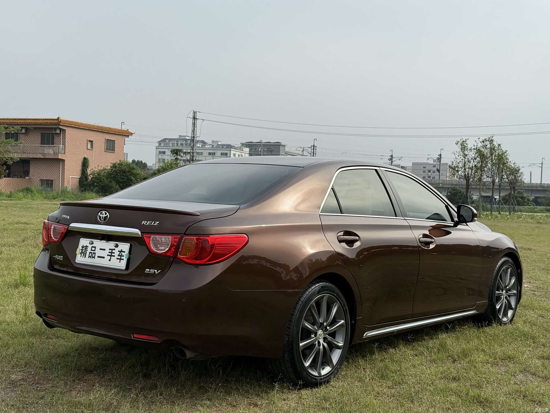 Toyota 2.5V, 2012 8