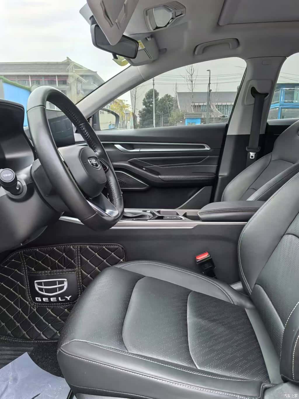 Geely Emgrand, 2022 все фото