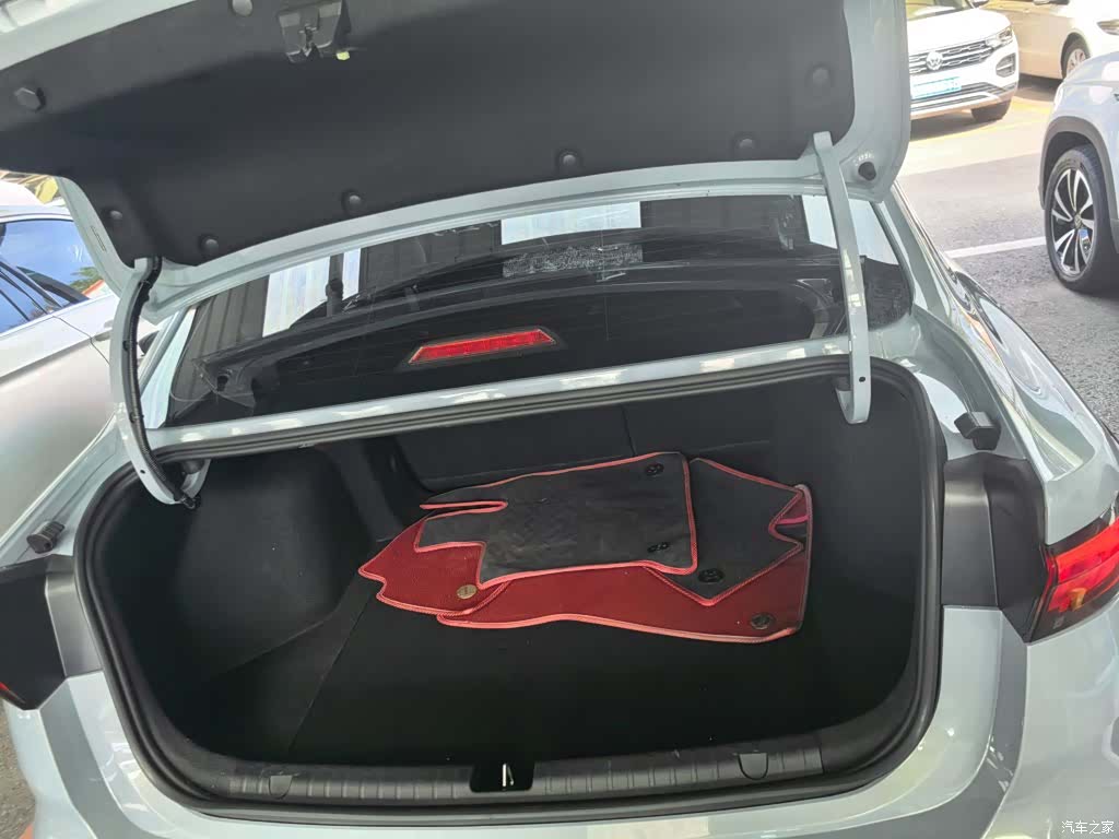 Geely Emgrand, 2023 15