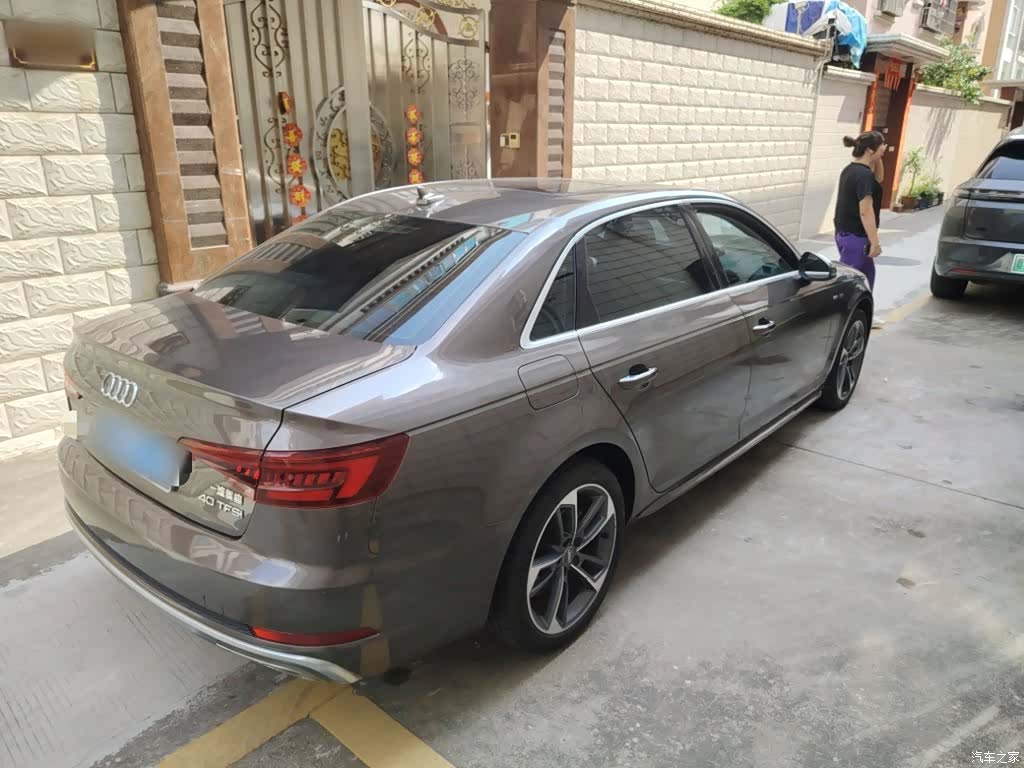 Audi A4L, 2020 все фото