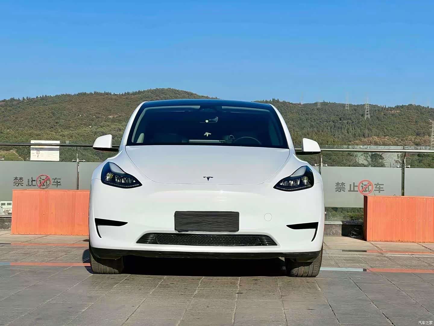 Tesla Model Y, 2023 2