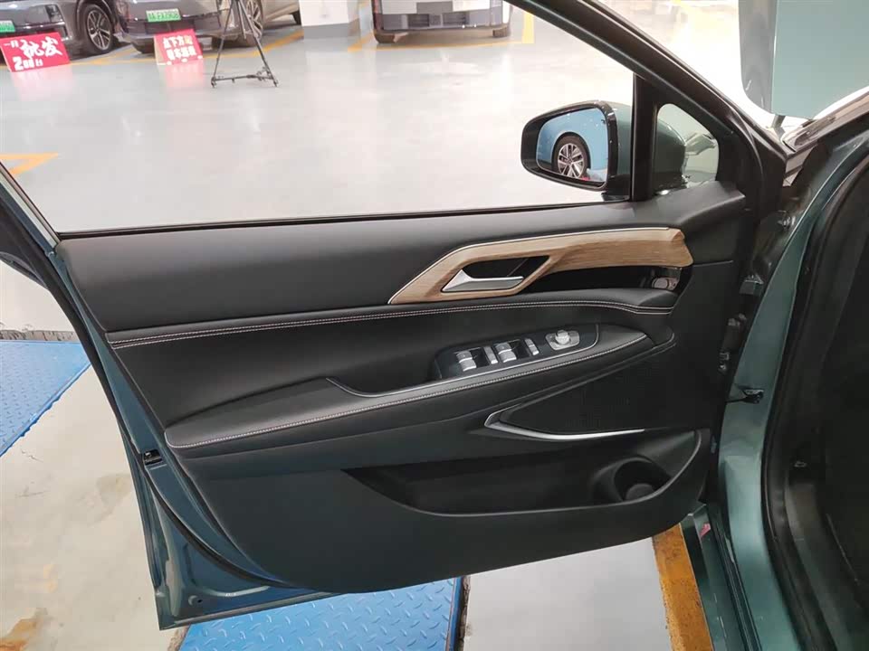XPENG P5