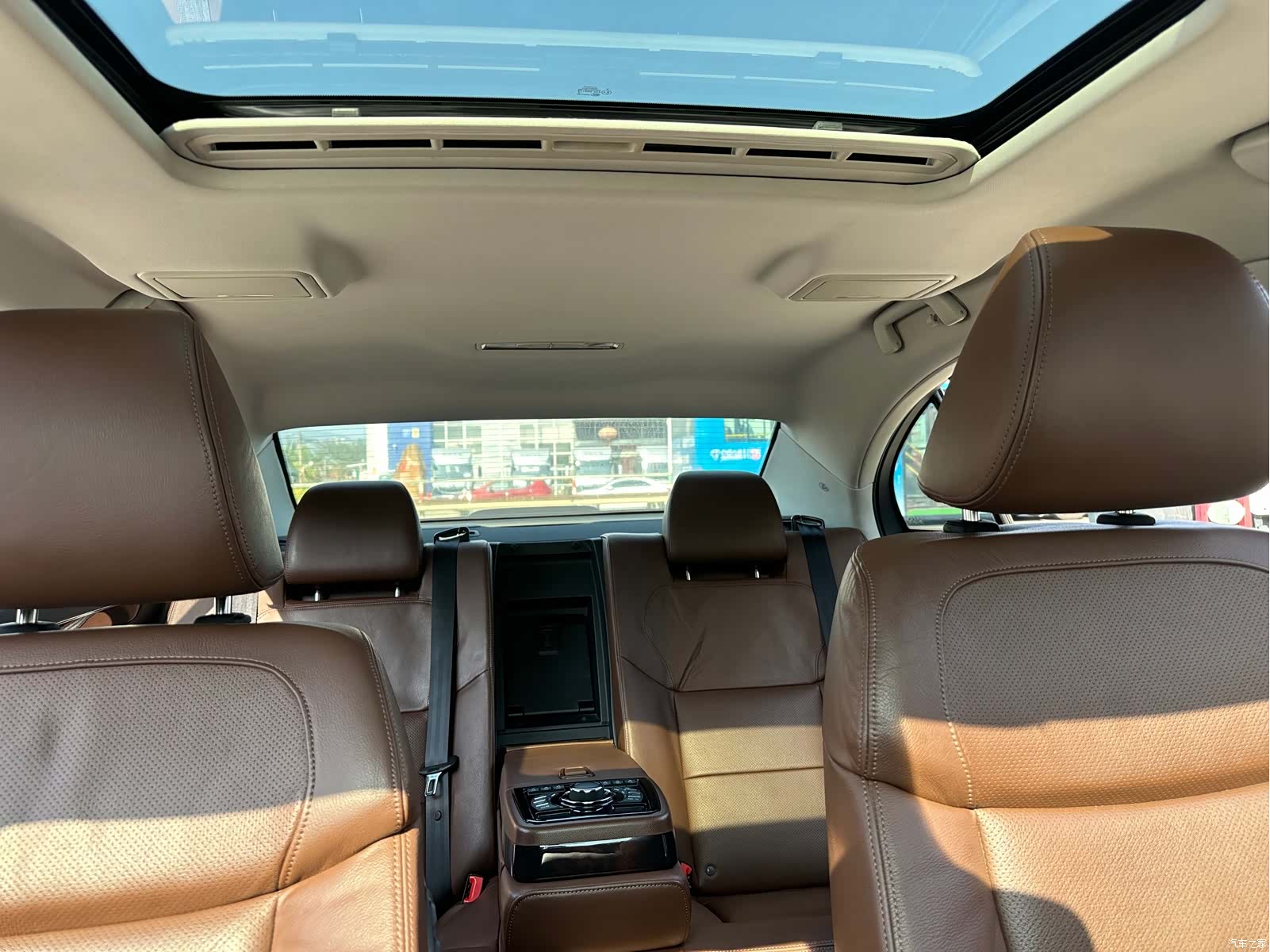 Hongqi H7, 2015 15