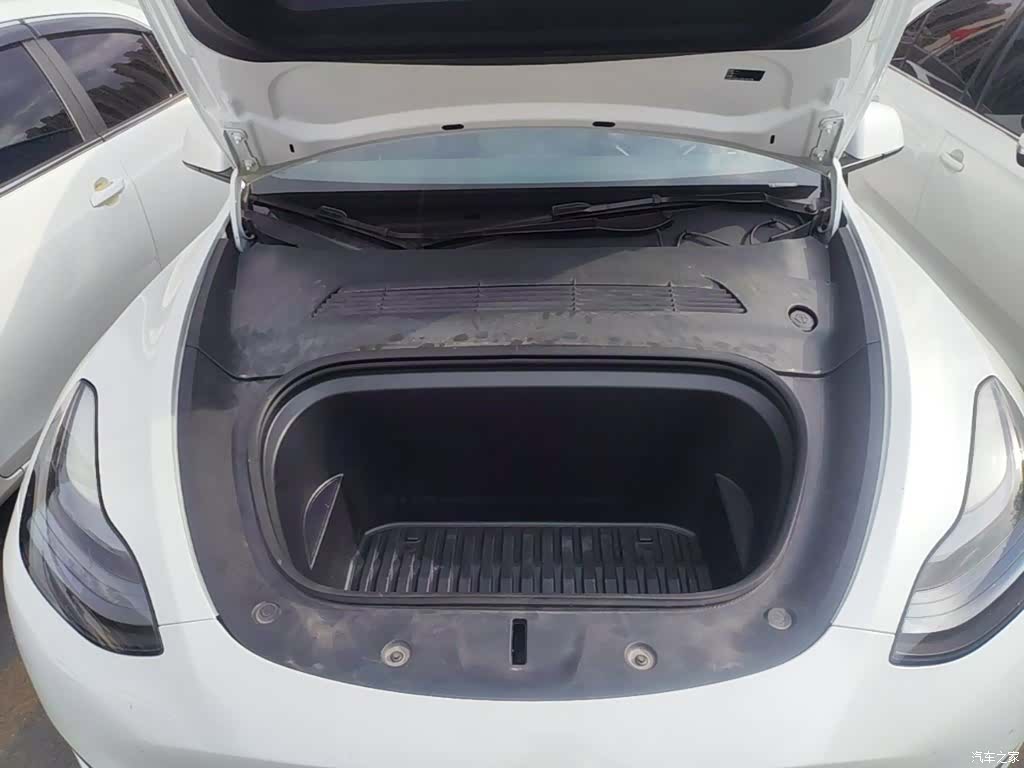 Tesla Model Y, 2024 20
