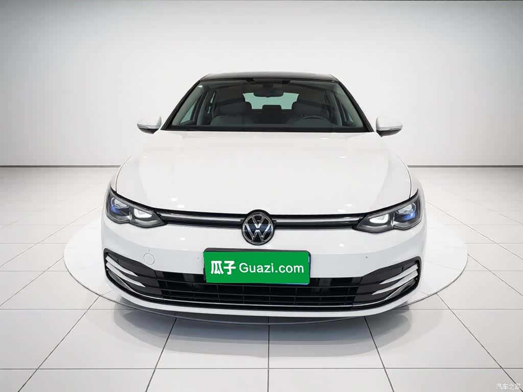 Volkswagen Golf, 2023 3