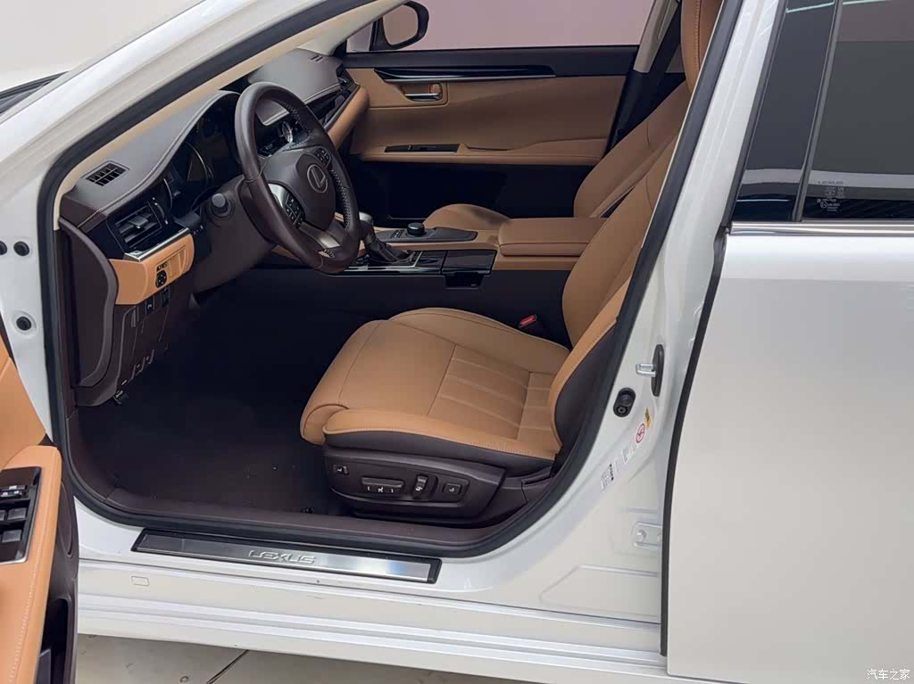 Lexus ES, 2018 все фото