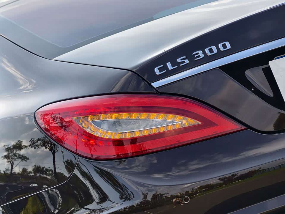 Mercedes-Benz CLS Mercedes-Benz CLS
