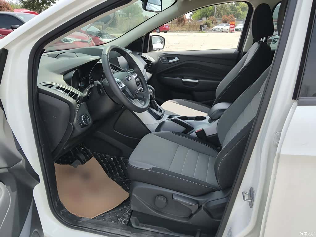 Ford Kuga, 2016 11