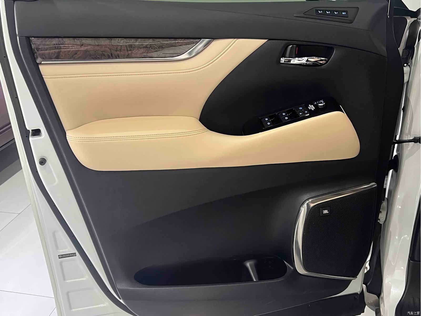 Toyota Alphard, 2018 15