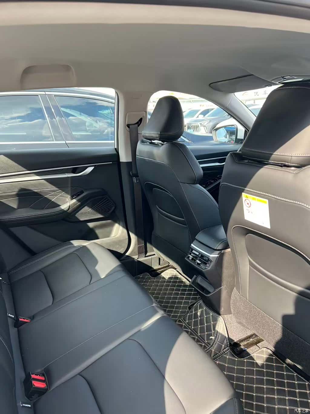 Geely Emgrand, 2025 13