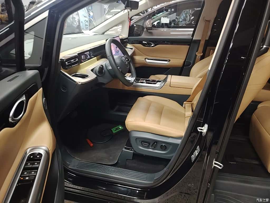 Trumpchi E8, 2024 11