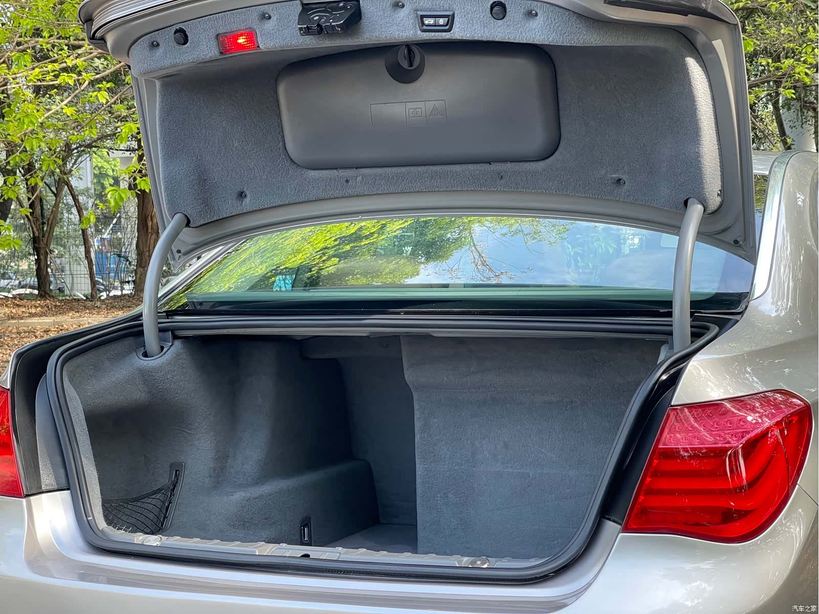BMW 7 Series, 2011 27