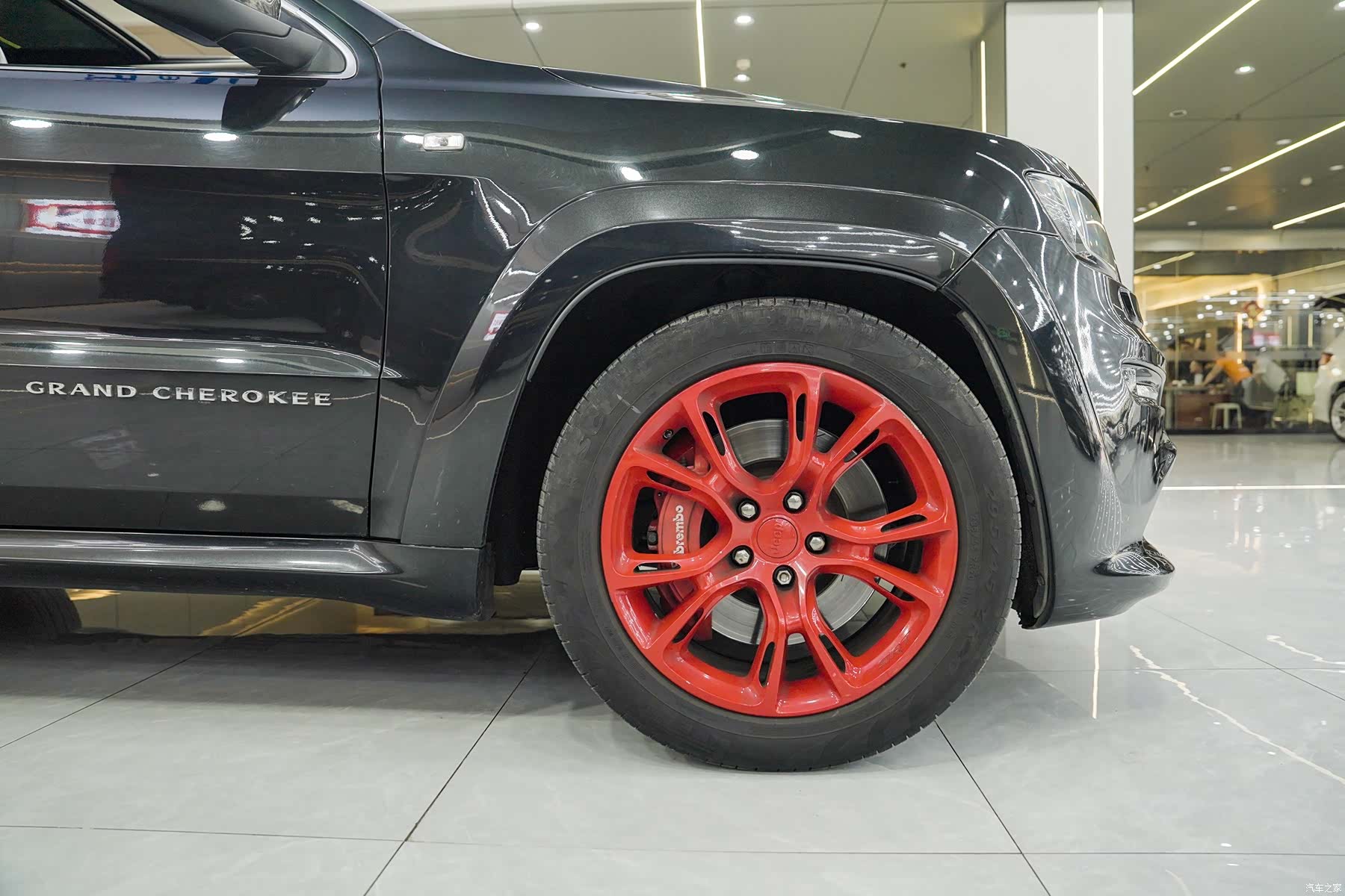 SRT Grand Cherokee, 2012 7