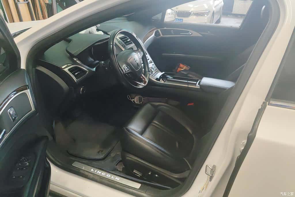 Lincoln MKZ, 2018 9