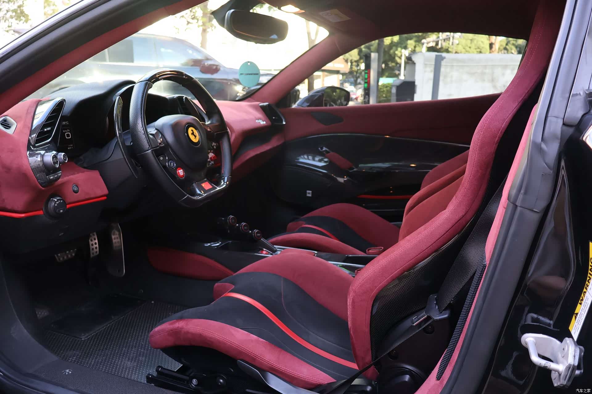 Ferrari 488, 2019 4