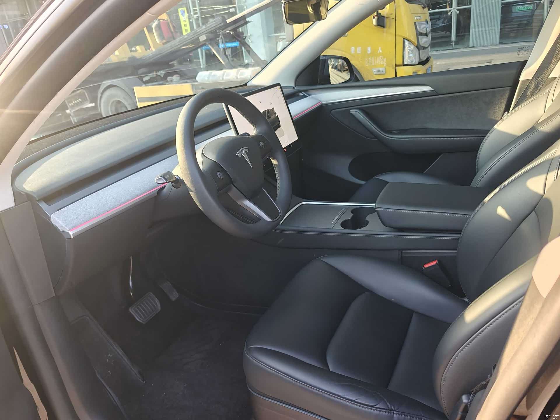 Tesla Model Y, 2023 4