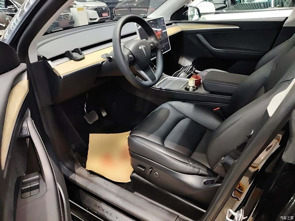 Tesla Model Y, 2023 15