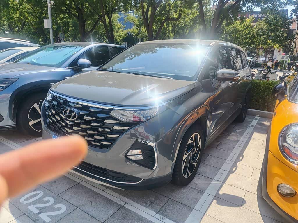 Hyundai Custo